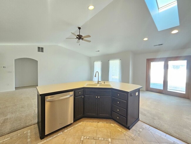 Building Photo - $1,995 - 2 Bed / 2 Bath Beautiful House in...