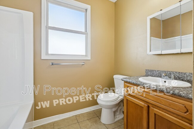 Building Photo - 2522 N Tonti St