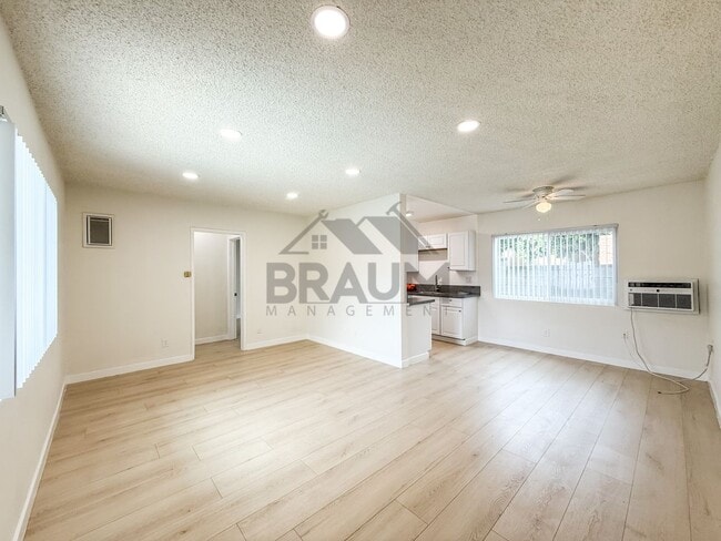 Building Photo - 6336 Tujunga Ave