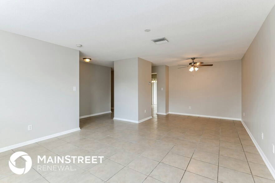 Building Photo - 5695 Oak Hill Manor Dr