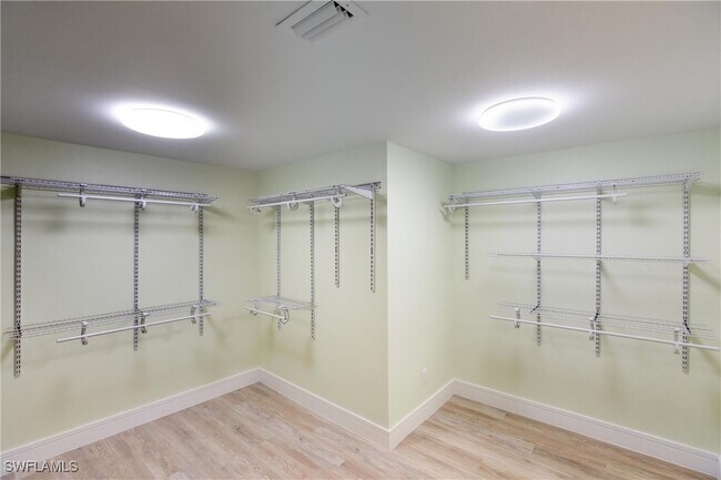 Building Photo - 2316 Gulf Shore Blvd N