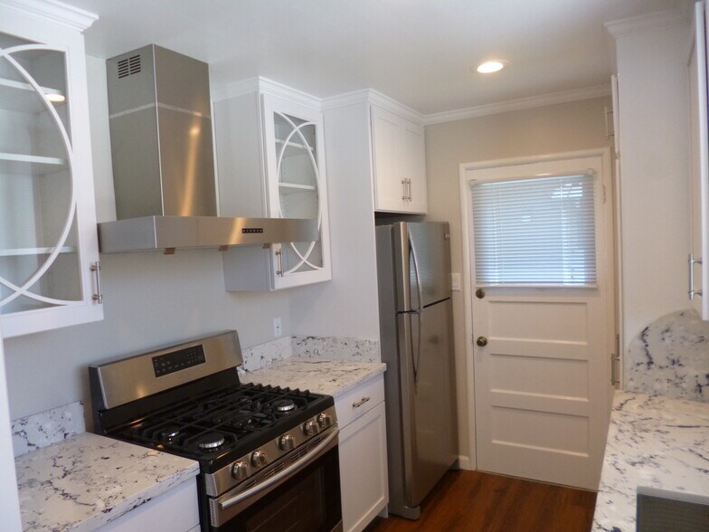 Building Photo - 1607 Santa Clara Ave