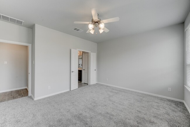 Building Photo - 1229 Red Hills Dr