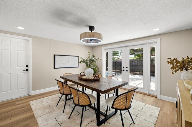 Building Photo - 2066 62nd Pl S