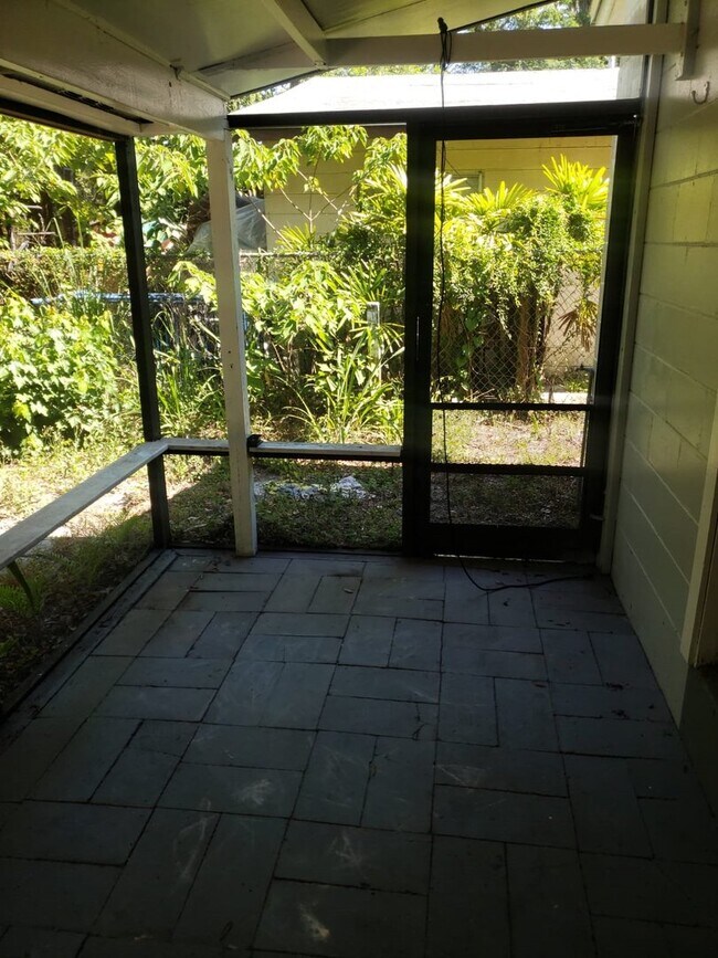 Building Photo - 9406 N Mulberry St