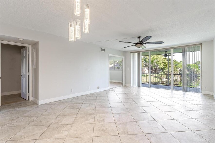 Primary Photo - 2850 Forest Hills Blvd