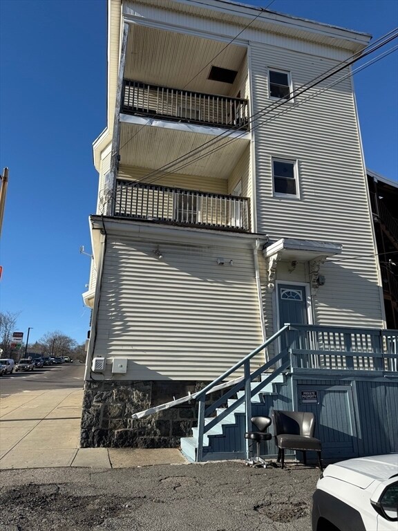 Building Photo - 602 Hyde Park Ave