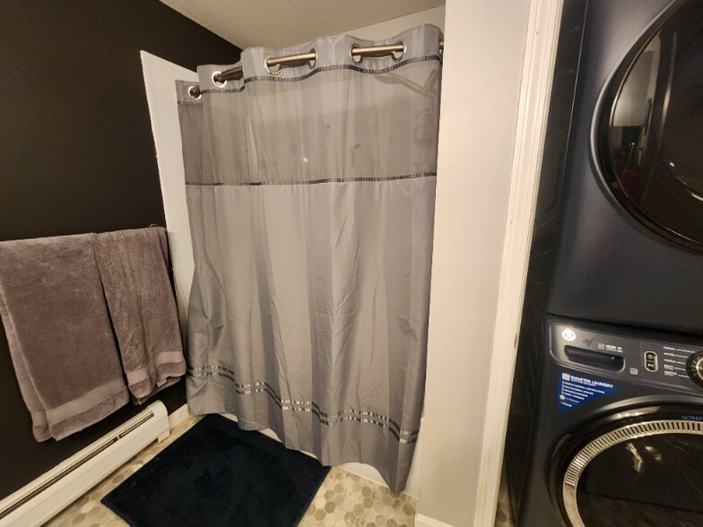 Building Photo - 205 Forest Dr