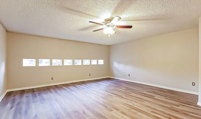 Building Photo - 2627 S Brompton Dr