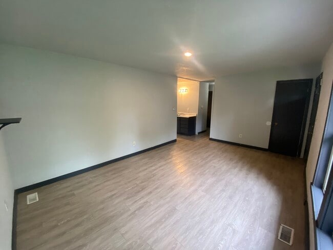Building Photo - 908 Shasta Dr