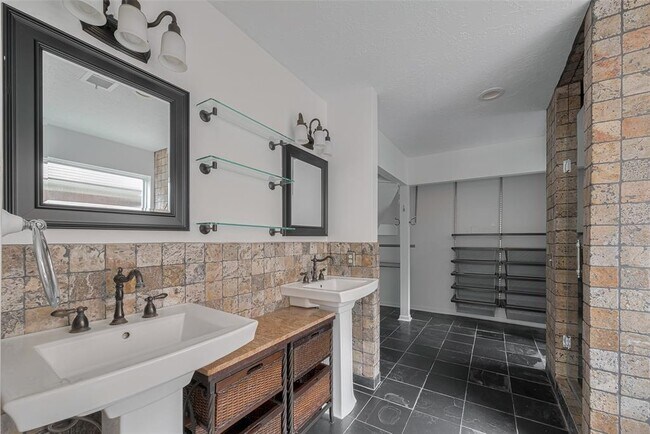 Building Photo - 3614 Spring Arbor Way