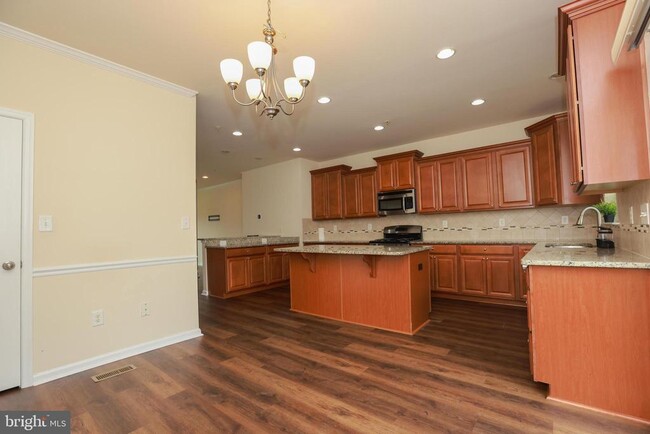 Building Photo - 7954 Blue Stream Dr