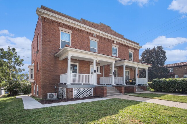 Building Photo - 3419 Dewey Ave