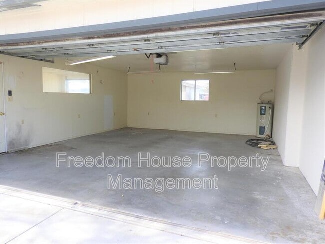 Building Photo - 2770 Rio Rico Dr