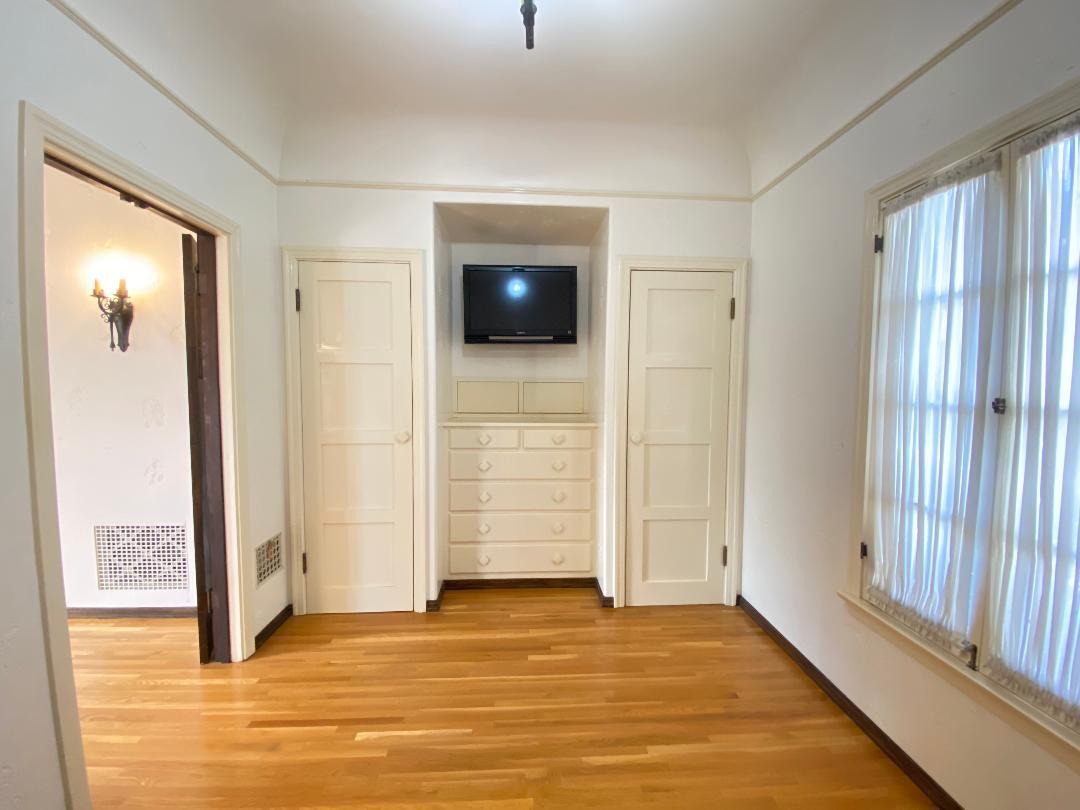 BEDROOM W/BUILT INS & CLOSETS - 1841 Kelton Ave