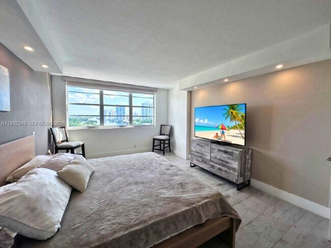 Building Photo - 3161 S Ocean Dr