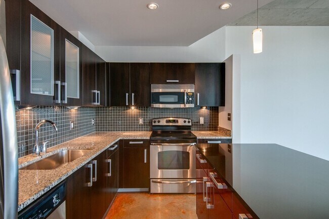 Building Photo - 600 12th Ave S