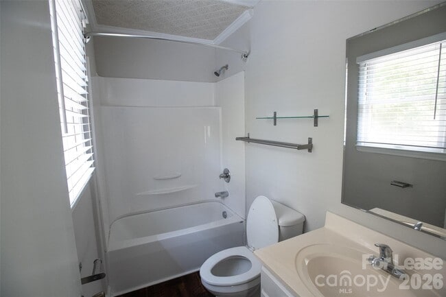 Building Photo - 9100 Nash Ave