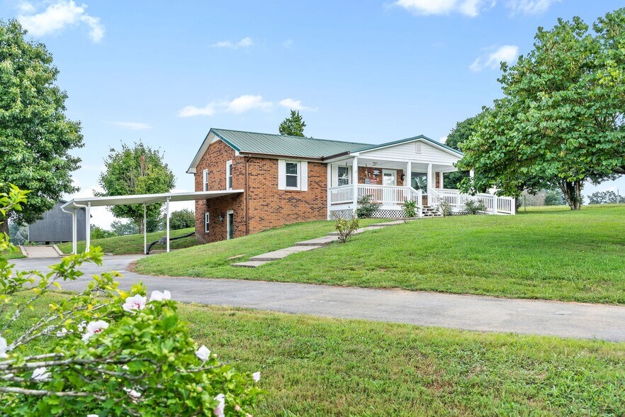 Building Photo - 4151 Chapel Hill Rd