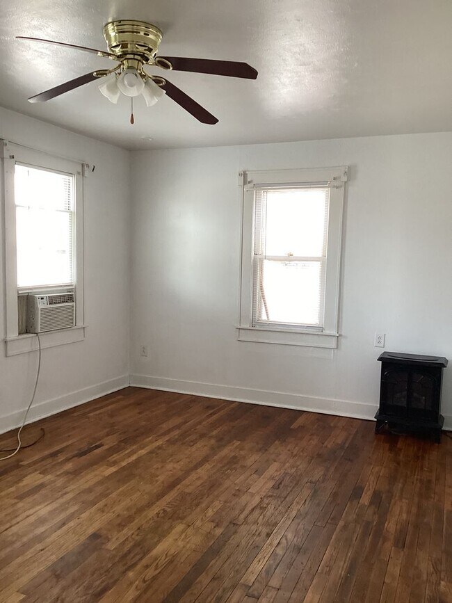 Building Photo - 3 Bed Du-Plex! Located in Portales, Close to ENMU!