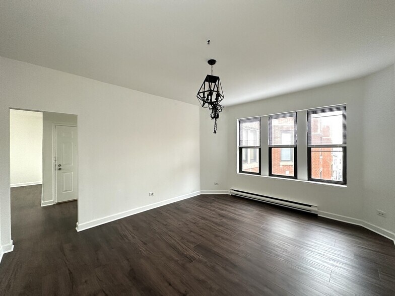 Building Photo - 3627 W Dickens Ave