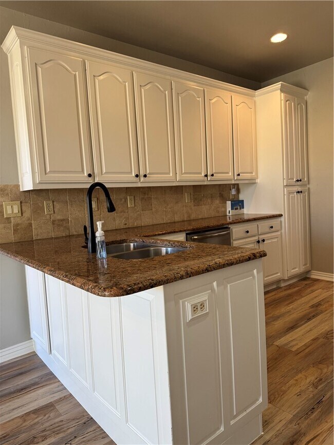 Building Photo - 314 Center Dr