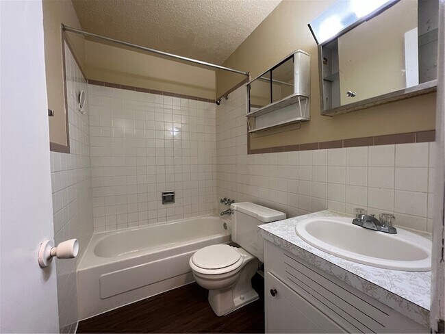 Building Photo - 400 N Campbell Dr