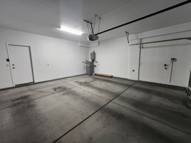 Building Photo - Lovely Single Story Home in Mountains Edge