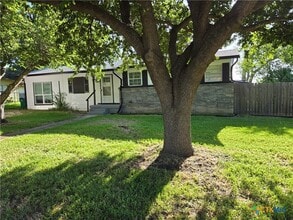 Building Photo - 906 Debus Dr