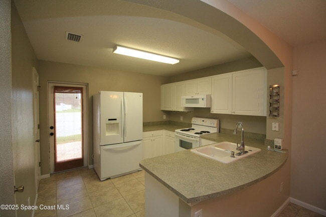 Building Photo - 1075 Luminary Cir