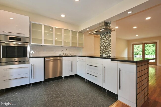 Building Photo - 10231 Arizona Cir