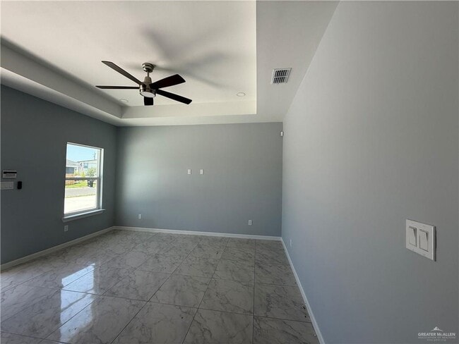 Building Photo - 903 Skyview St