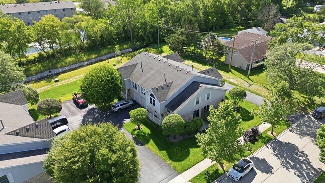 Building Photo - 16051 Laurel Dr