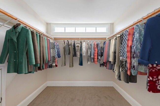 Building Photo - Beautiful Two-Story Townhouse With Garage!!