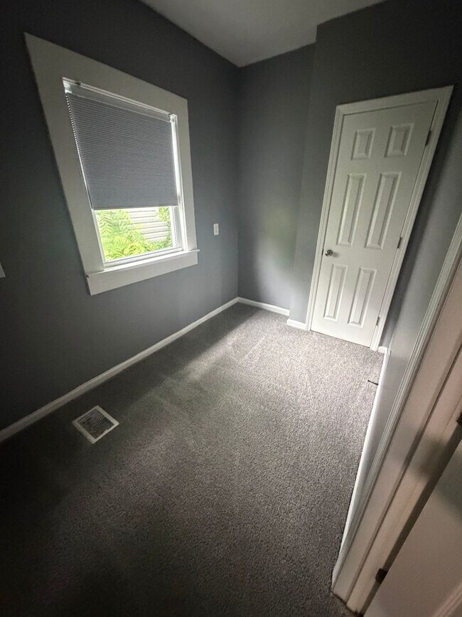 Building Photo - Freshly updated 3BR home! Leasing Special- sign lease by 6/15/2026 and second month is free!