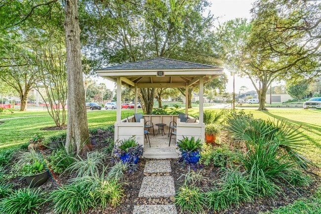 Building Photo - 351 Lakeside Ln