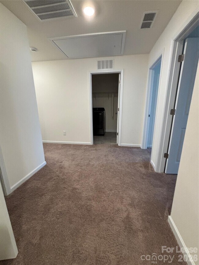 Building Photo - 5211 Maynard Hl Dr