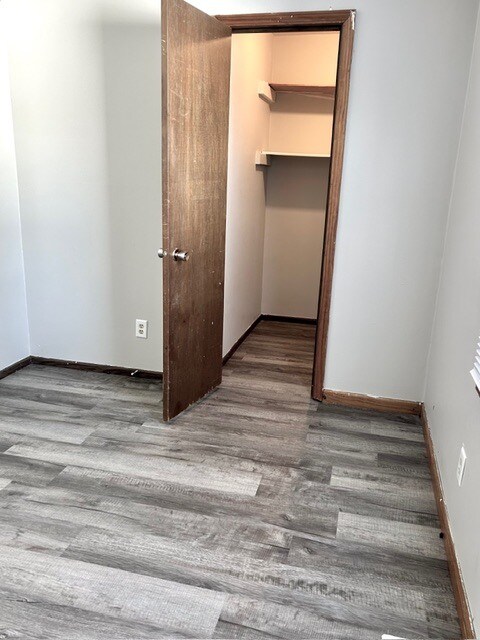 Building Photo - 2308 E Vermont Ave