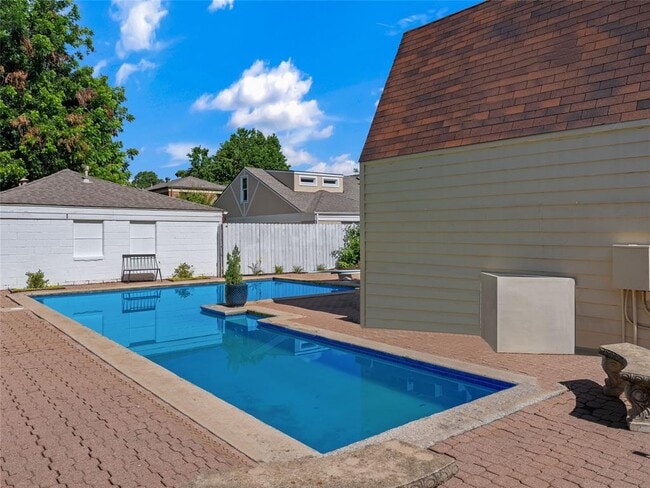 Building Photo - 212 Edgemere Ct