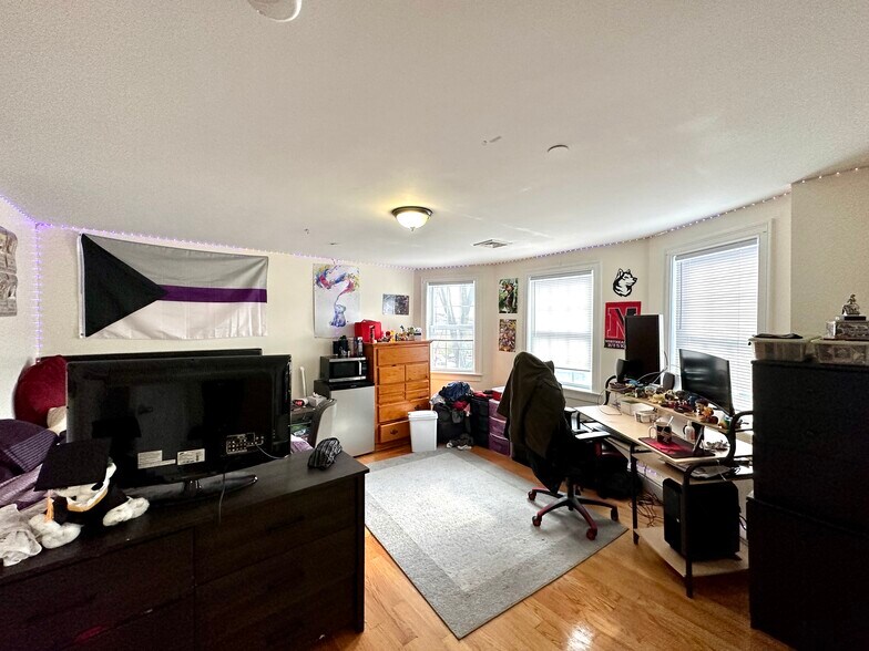 Building Photo - 107 Fisher Ave