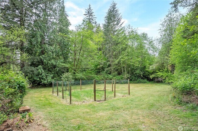 Building Photo - Spacious Rambler Retreat Nestled on an Acr...