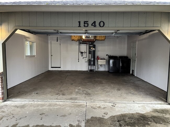 Building Photo - Newley updated 3-bedroom home features fen...