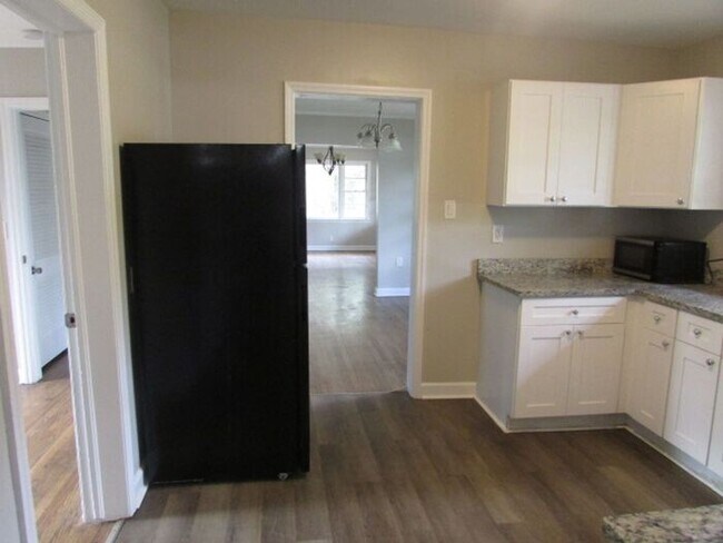 Building Photo - Close to Downtown Sumter