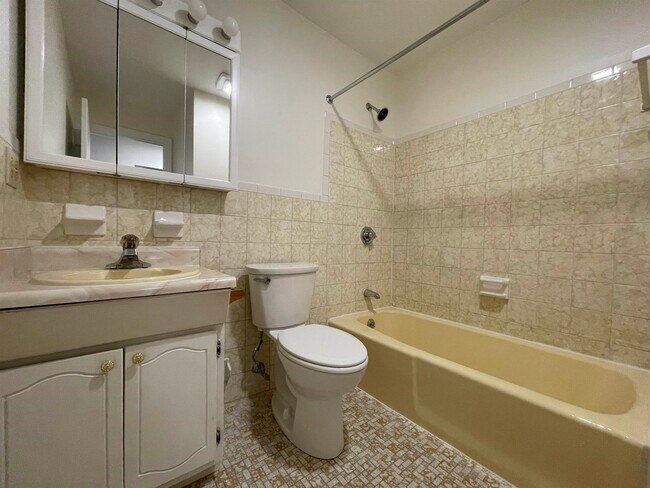 Building Photo - 379 Huse Rd