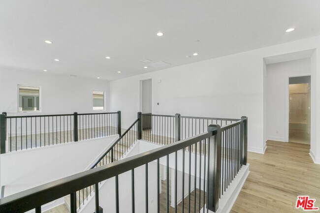 Building Photo - 20534 Edgewood Ct