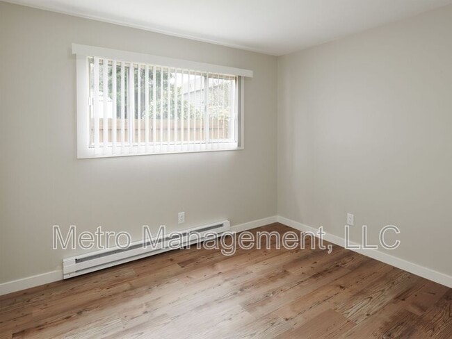 Building Photo - 8309 N Fowler Ave