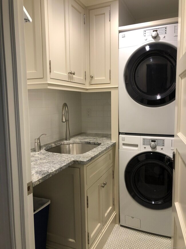 Building Photo - 12 Danbury Ave