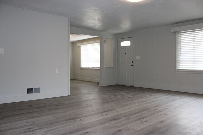 Building Photo - 760-762 N 100 W