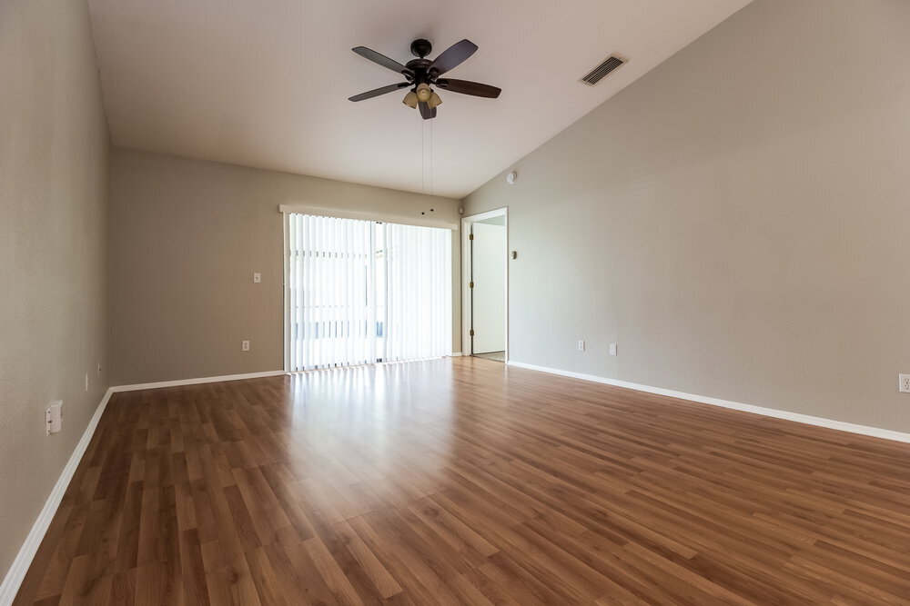 Building Photo - 1042 Alpug Ave