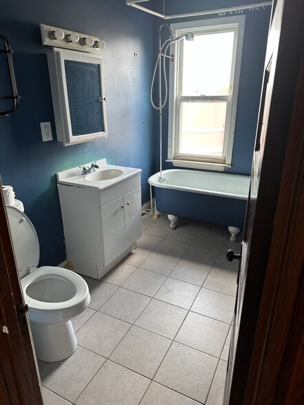 Building Photo - 311 New Park Ave